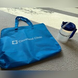 Cleveland Clinic Shopping Tote Zipper Zip Bag Reusable 17” X15” Drinking Cup